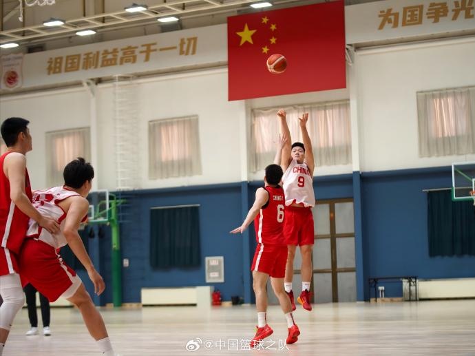  對(duì)抗訓(xùn)練繼續(xù)！中國(guó)男籃最新訓(xùn)練圖集新鮮出爐