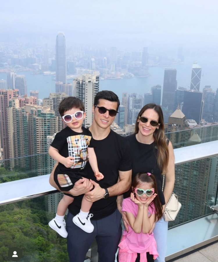  特謝拉帶家人赴中國香港過周末，陳晉一留言：這是個好地方