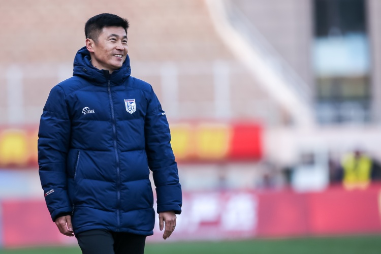  足球報(bào)：英博首發(fā)陣容幾乎換了一支球隊(duì)，主打高位逼搶強(qiáng)調(diào)奔跑