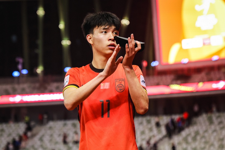  期待首秀！18歲王鈺棟入選中澳戰(zhàn)名單&穿11號，首進國足正賽名單